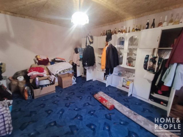 Eladó téglalakás, Szegeden 52.99 M Ft, 4 szobás
