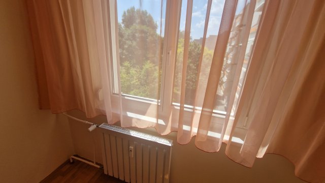 Kiadó panellakás, albérlet, Győrött 180 E Ft / hó, 3 szobás