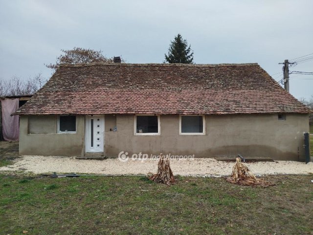 Eladó családi ház, Rádfalván 12.8 M Ft, 2 szobás