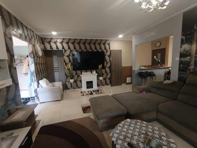 Eladó családi ház, Pécsett 120 M Ft, 4 szobás