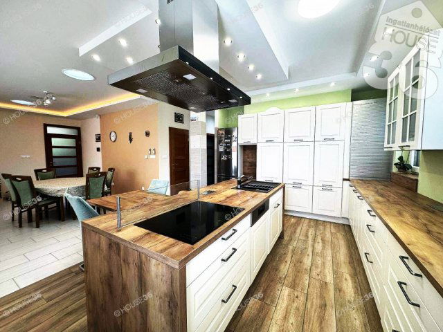 Eladó családi ház, Kecskeméten 349.9 M Ft, 6 szobás