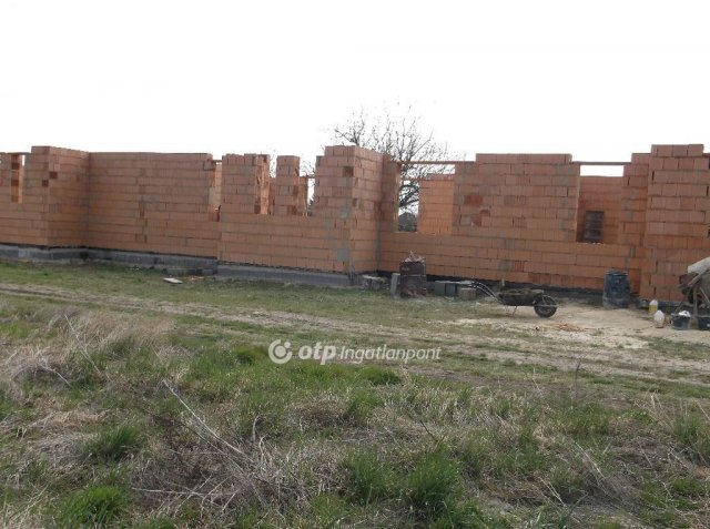 Eladó családi ház, Adácson 37 M Ft, 2 szobás