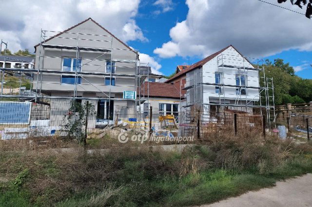 Eladó ikerház, Pomázon 149 M Ft, 5 szobás / költözzbe.hu