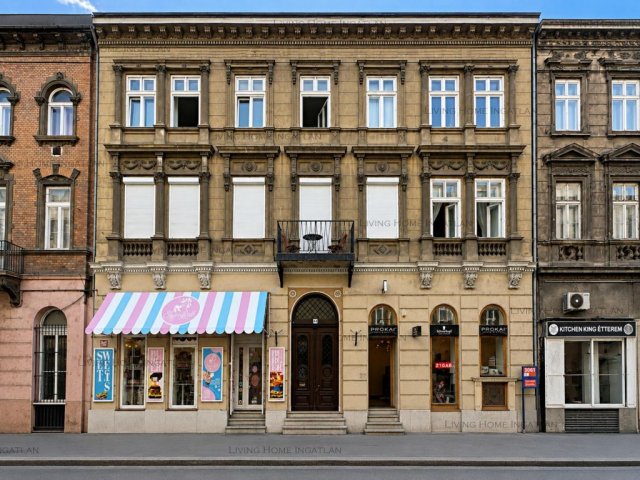 Eladó téglalakás, Budapesten, VI. kerületben, Nagymező utcában