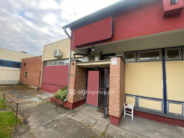 Eladó üzlethelyiség, Tiszafüreden 135 M Ft, 2+1 szobás