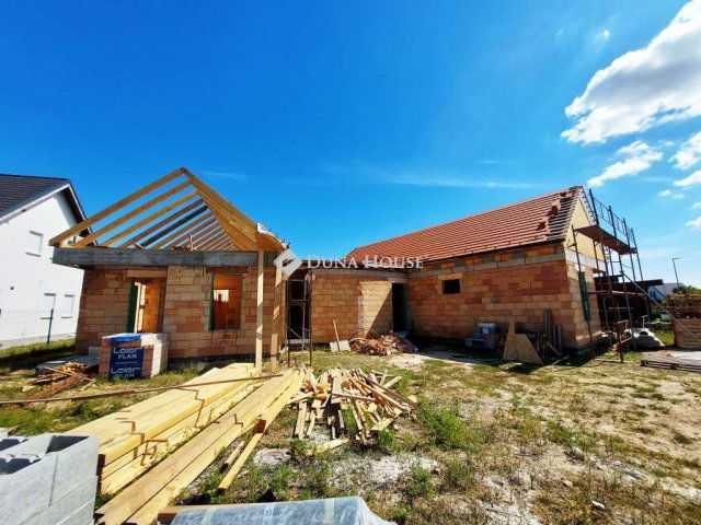 Eladó ikerház, Nagycenken 89.5 M Ft, 4 szobás