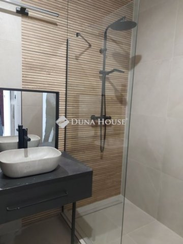 Eladó téglalakás, Pécsett 68.9 M Ft, 2 szobás