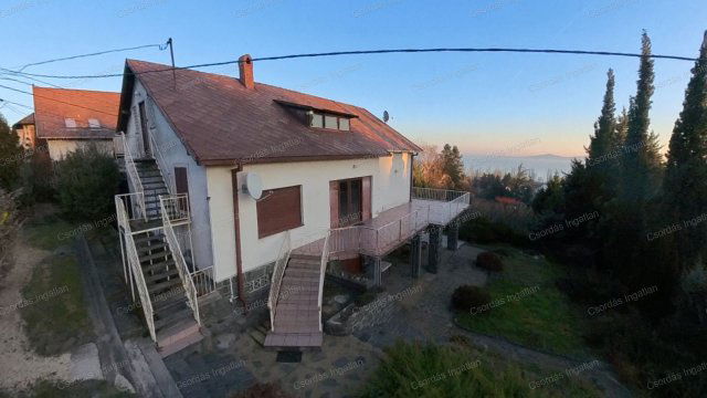 Eladó nyaraló, Badacsonytomajon 115 M Ft, 7 szobás