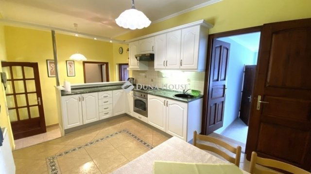 Eladó téglalakás, Székesfehérvárott 74.9 M Ft, 3 szobás