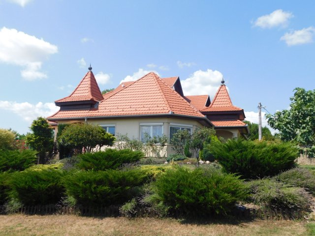 Eladó családi ház, Cserszegtomajon 144.053 M Ft, 4 szobás