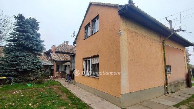 Eladó téglalakás, Kisújszálláson 16 M Ft, 4+1 szobás