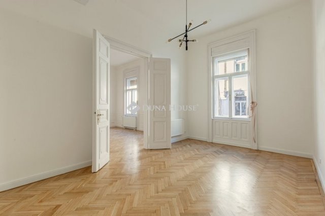 Eladó téglalakás, Budapesten, VIII. kerületben 114.9 M Ft