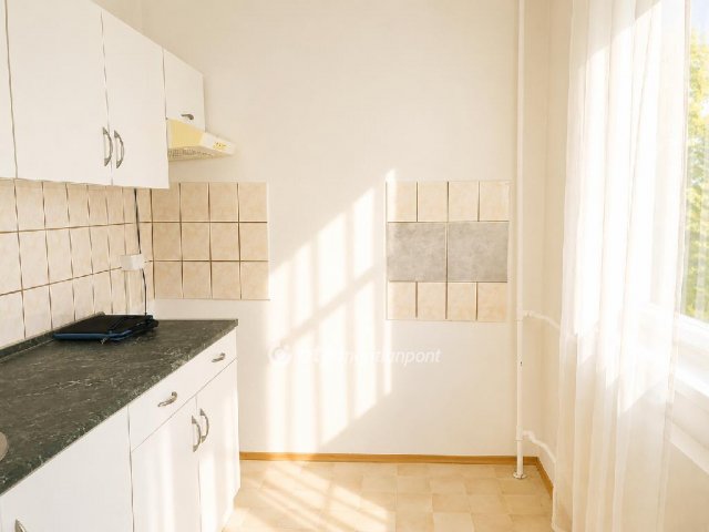 Eladó panellakás, Ajkán 54 M Ft, 3+1 szobás