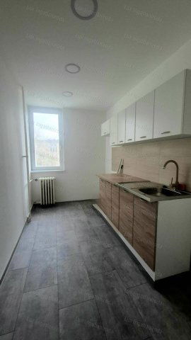 Eladó téglalakás, Oroszlányban 35.99 M Ft, 2 szobás