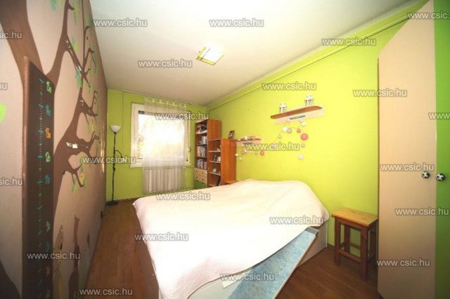 Eladó panellakás, Budapesten, III. kerületben 104.9 M Ft