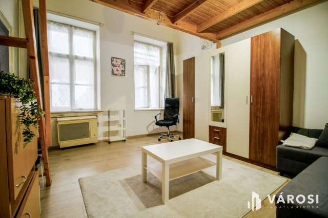 Kiadó téglalakás, albérlet, Budapesten, VI. kerületben