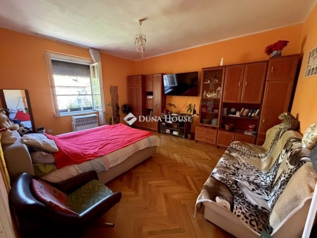 Eladó téglalakás, Pécsett 25.95 M Ft, 2 szobás