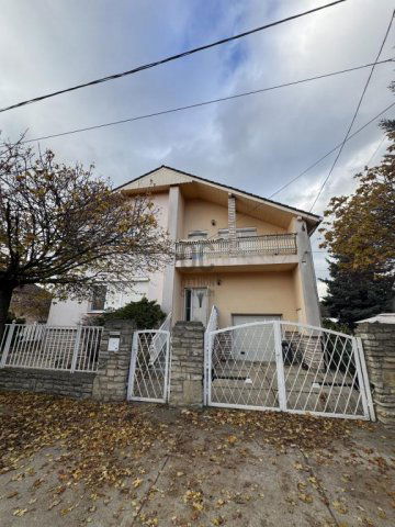 Eladó családi ház, Vecsésen 159 M Ft, 5 szobás