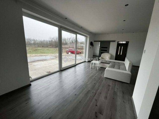 Kiadó családi ház, albérlet, Kecskeméten 300 E Ft / hó