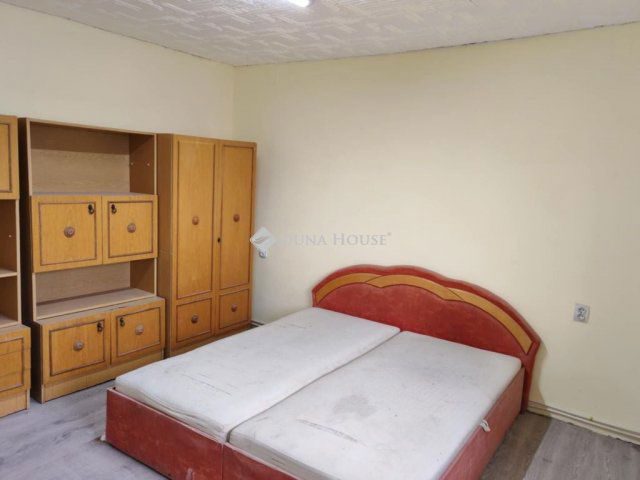 Eladó családi ház, Kisdombegyházon 9 M Ft, 3 szobás