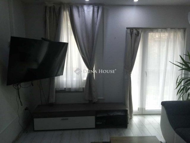 Eladó családi ház, Zsirán 66.9 M Ft, 3 szobás