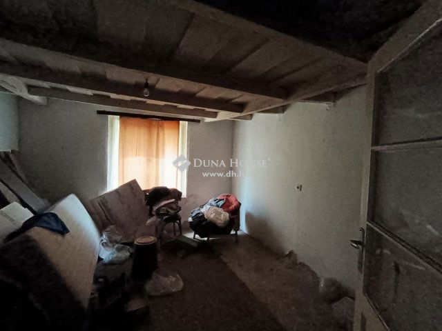 Eladó családi ház, Cegléden 12 M Ft, 2 szobás