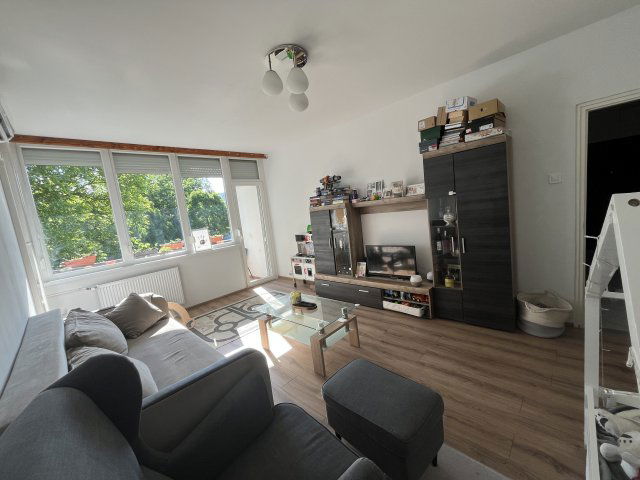 Eladó panellakás, Esztergomban 42.99 M Ft, 2 szobás