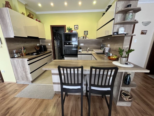 Eladó családi ház, Debrecenben 139 M Ft, 4 szobás