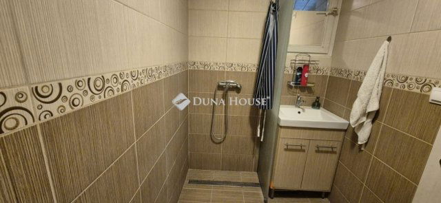 Eladó családi ház, Mohácson 100 M Ft, 5 szobás