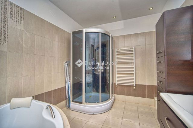 Eladó családi ház, Pilisszentkereszten 299 M Ft, 5 szobás