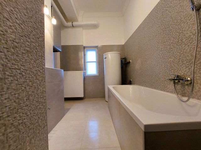 Eladó téglalakás, Győrött, Rónay Jácint utcában 99 M Ft