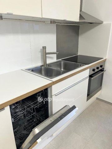 Eladó téglalakás, Komlón 35.4 M Ft, 2 szobás