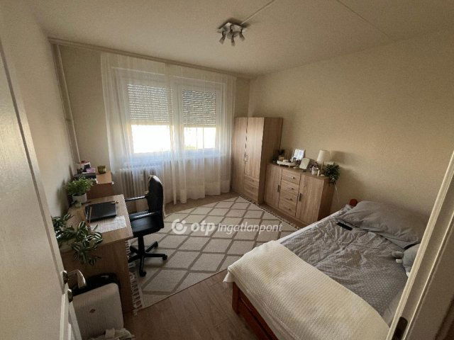 Eladó panellakás, Debrecenben 85 M Ft, 3 szobás