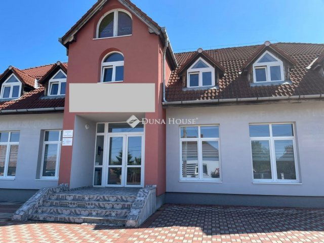 Eladó sorház, Vasváron 390 M Ft, 33 szobás