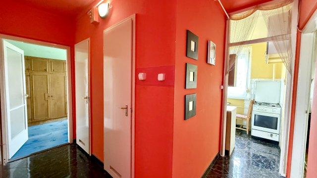 Eladó panellakás, Szegeden 64 M Ft, 4 szobás