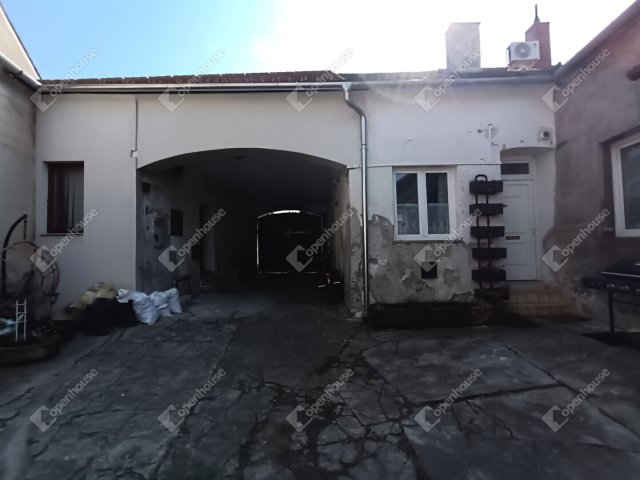 Eladó téglalakás, Sopronban 33.9 M Ft, 1 szobás