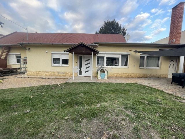 Eladó családi ház, Kecskeméten 82.9 M Ft, 4 szobás