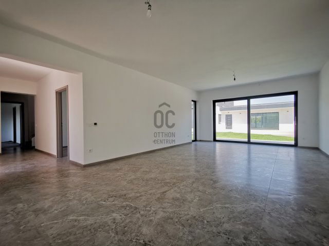 Eladó családi ház, Székesfehérvárott 230 M Ft, 5 szobás