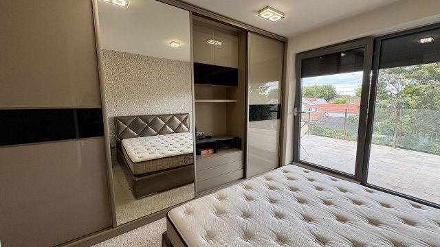 Eladó téglalakás, Debrecenben 128 M Ft, 4 szobás