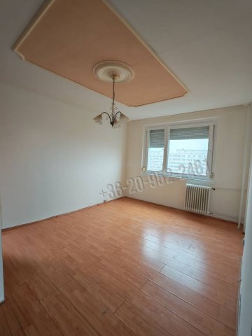 Eladó panellakás, Tatabányán 31.9 M Ft, 1+1 szobás