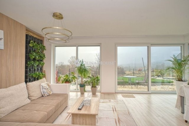 Eladó ikerház, Solymáron 209 M Ft, 4 szobás