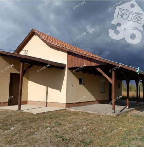 Eladó családi ház, Kiskunfélegyházán 29.9 M Ft, 2 szobás