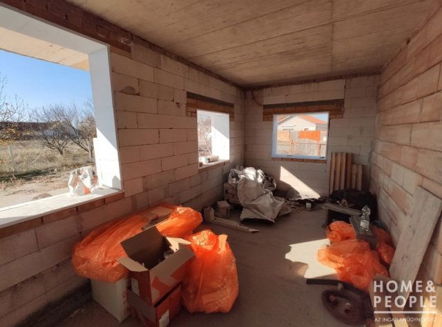 Eladó ikerház, Szegeden 147 M Ft, 7 szobás / költözzbe.hu