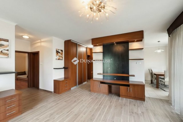 Eladó téglalakás, Kecskeméten 88 M Ft, 3 szobás