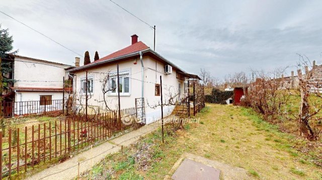 Eladó családi ház, Nyírbátorban 43.5 M Ft, 2 szobás