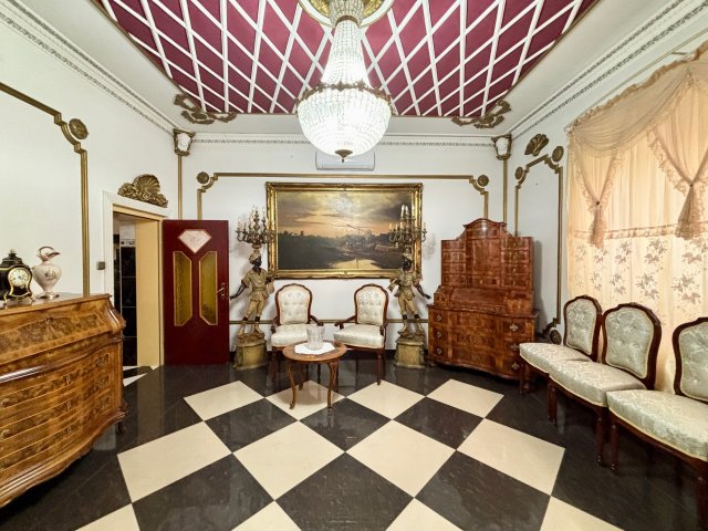 Eladó családi ház, Pápán 120 M Ft, 5 szobás