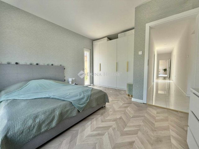 Eladó családi ház, Tolnán 99 M Ft, 4 szobás