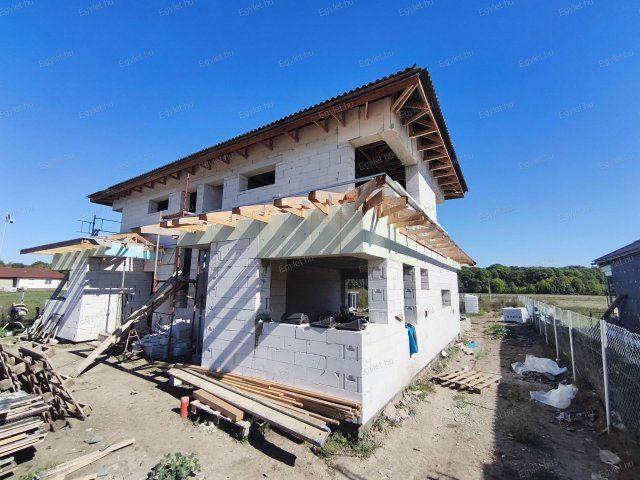 Eladó ikerház, Tárnokon 99.9 M Ft, 5 szobás