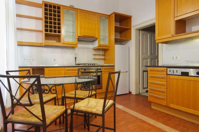 Kiadó téglalakás, albérlet, VII. kerületben, István utcában