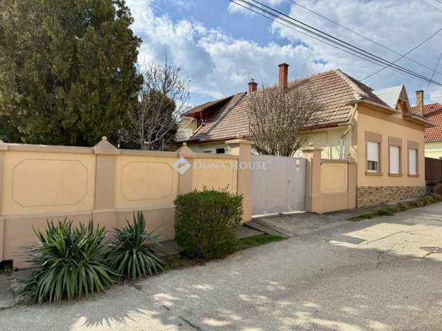 Eladó családi ház, Pakson 54.9 M Ft, 4 szobás